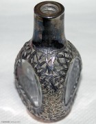 清末民初银质竹叶纹镂空玻璃瓶